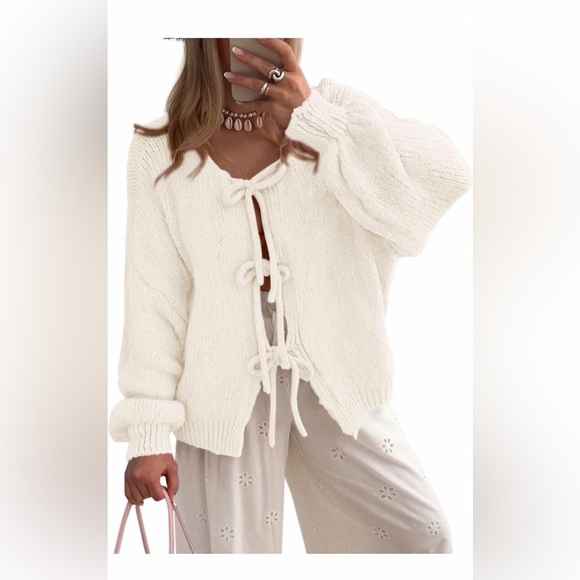 🆕Women's Sweater with Bow Details - Picture 1 of 2